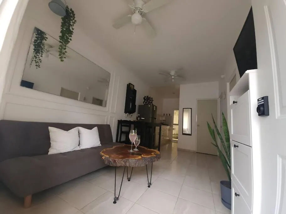 Tiny Beach Home Playa del Carmen